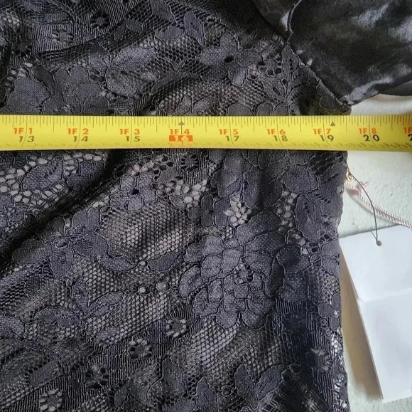 Rachel Parcell ruffle shoulder lace blouse size Medium New Black - Picture 11 of 15